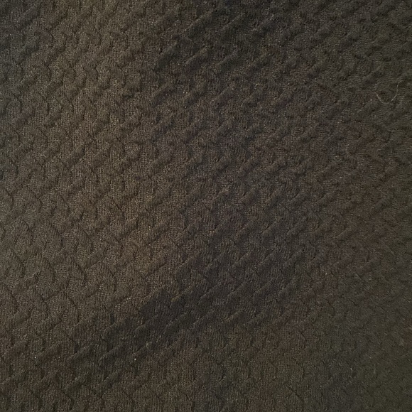 Banana Republic NWOT skirt. Form fitting. No pockets. No slit. Size 6. Black. - Picture 2 of 6